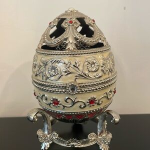Sankyo Jeweled Faberge Musical Cross Egg
